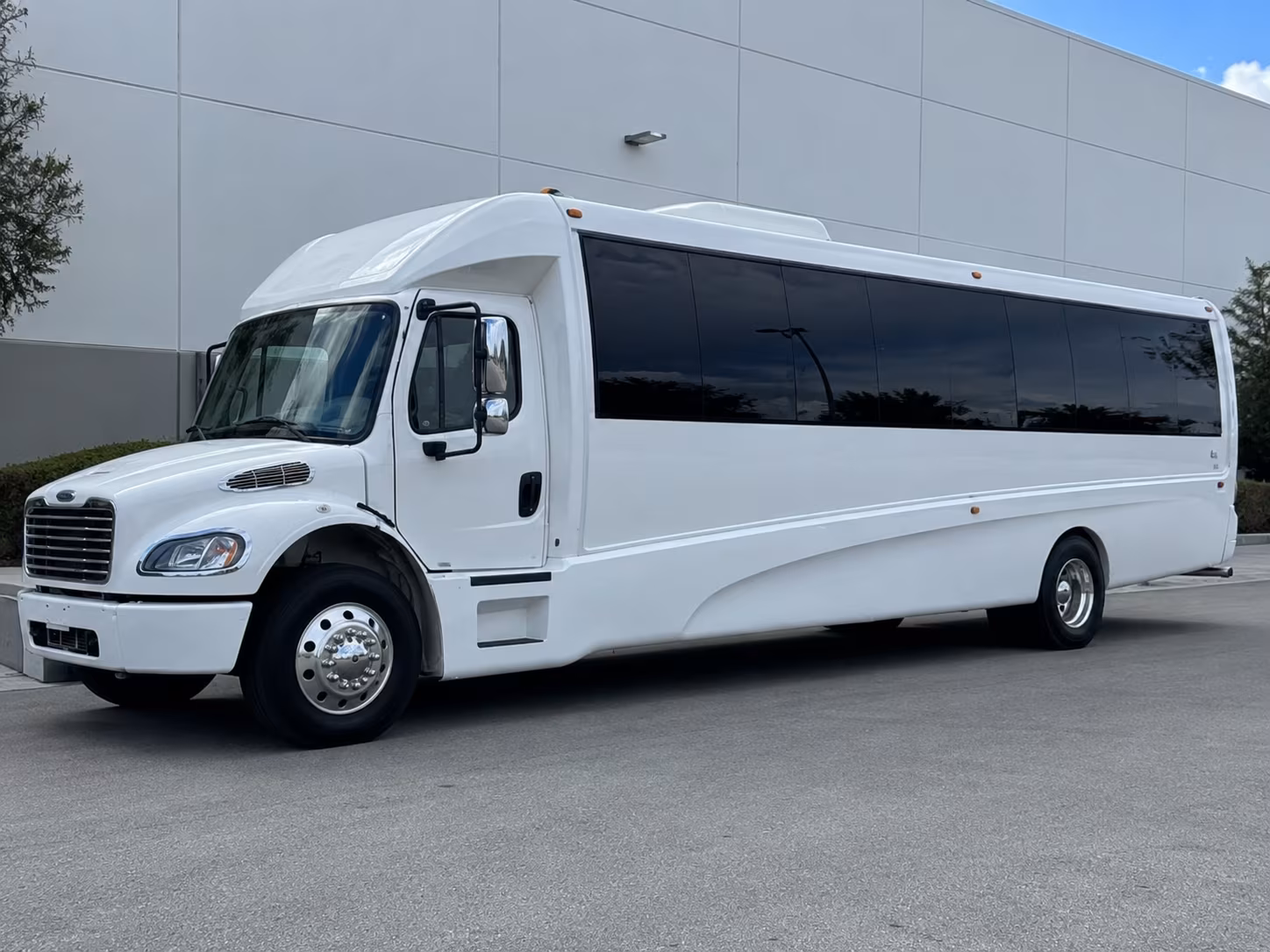 Chesapeake Birthday, Sweet 16, & Quinceañera Transportation party bus exterior