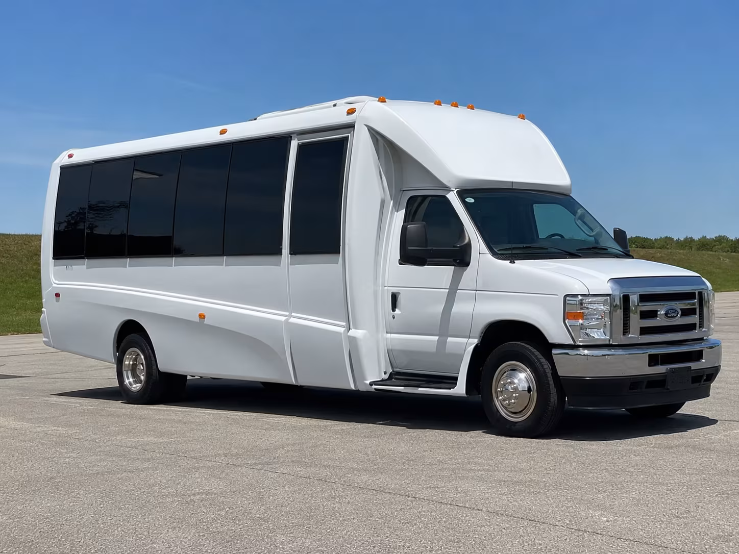 Chesapeake Birthday, Sweet 16, & Quinceañera Transportation party bus exterior